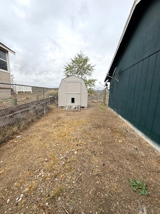 Building Photo - 3 bedroom house in Elko with garage