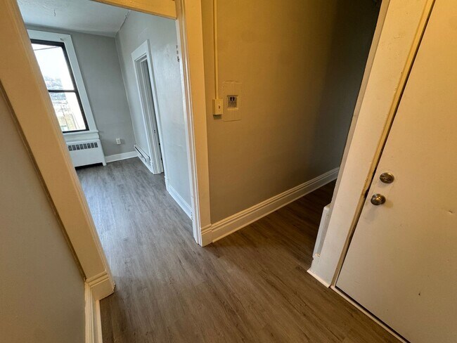 Building Photo - 810 Amity St