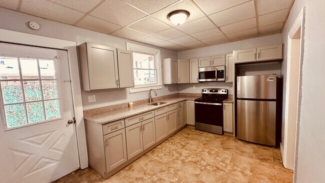 Building Photo - 228 N Howard St