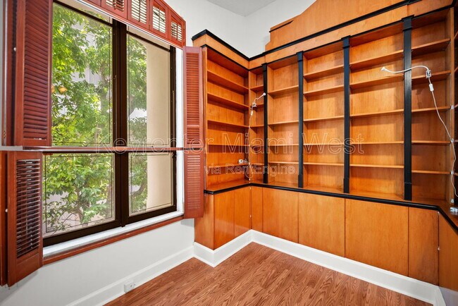 Building Photo - 2666 Tigertail Ave
