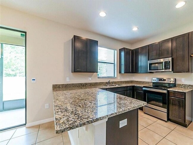 Building Photo - 2440 Seven Oaks Dr