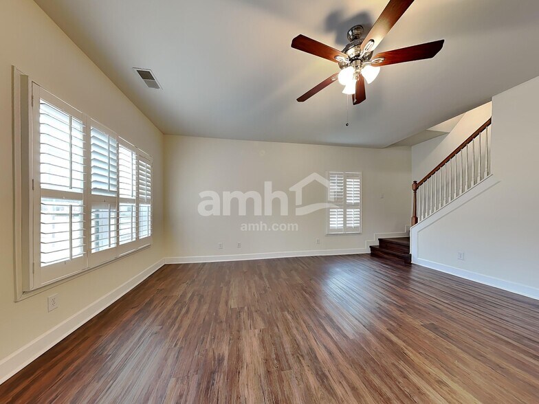 Building Photo - 2 Stone Gate Ct