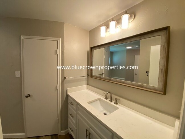 Building Photo - 9 Brookfield Ct