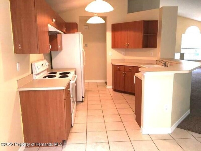 Building Photo - 9287 Spring Hill Dr