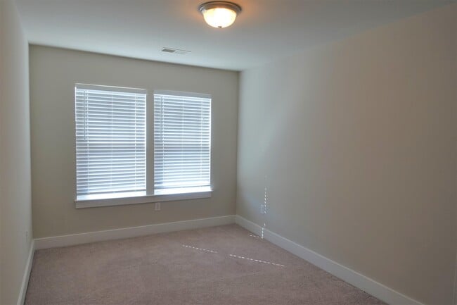 Building Photo - 17 Timber Oak Way