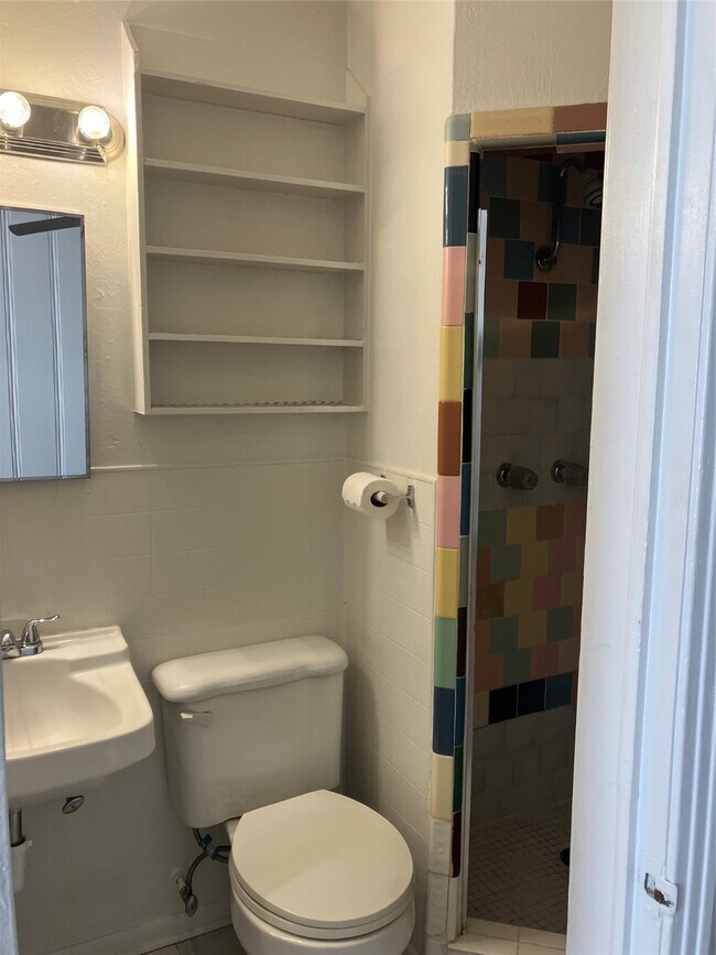 Building Photo - 307 Stratford St