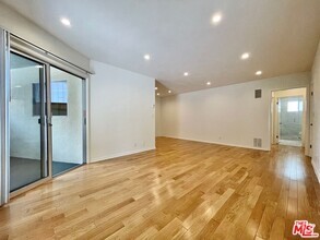 Building Photo - 929 N San Vicente Blvd