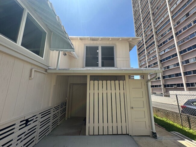 Building Photo - 1717 Kewalo St