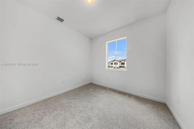 Building Photo - 2567 SE 25th Ter