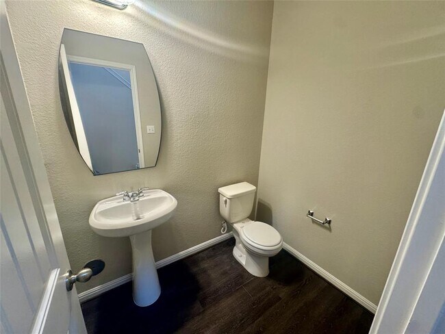 Building Photo - 112 Buckthorn Dr