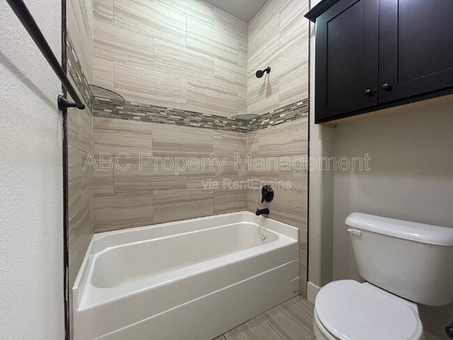 Building Photo - 3101 SW Warberry Ave