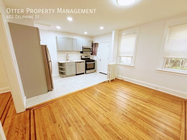 Building Photo - 402 Delphine St