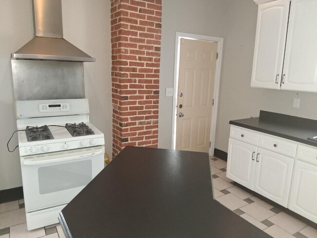 Building Photo - 1337 E 84th St