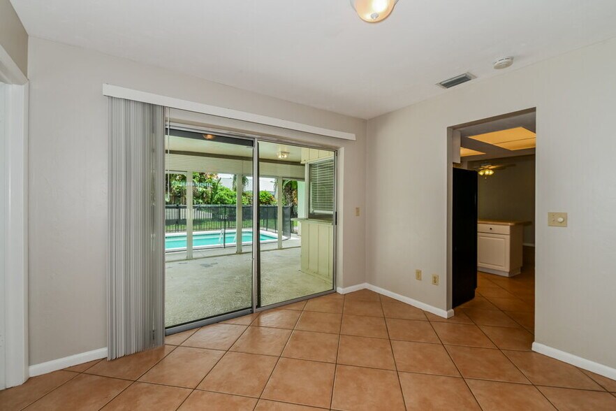Building Photo - 349 Bay Meadows Dr