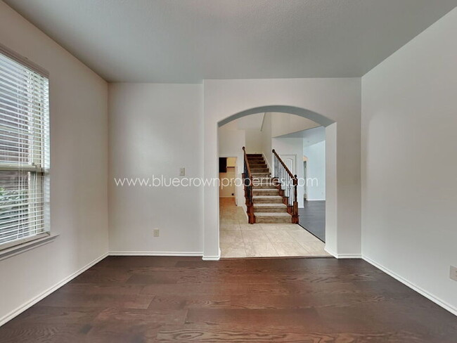 Building Photo - 1211 Antoinette Dr