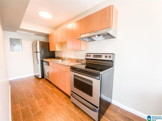 Building Photo - 2990 Rhodes Cir S