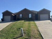 Building Photo - 708 Chatham Ct