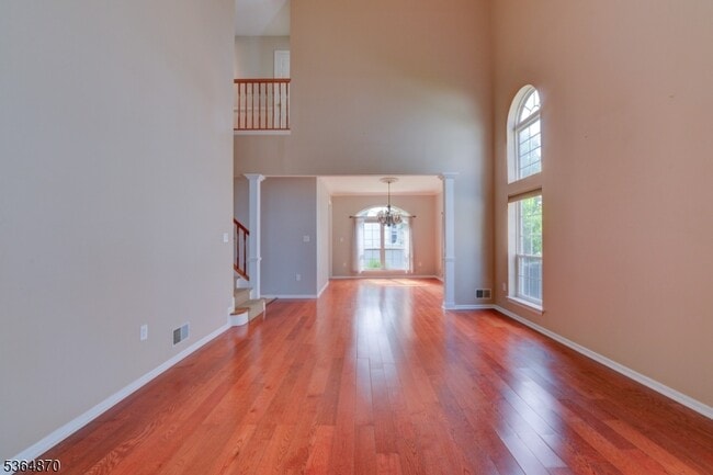 Building Photo - 5 Marco Polo Ct