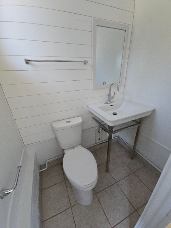 Building Photo - 906 Johns St