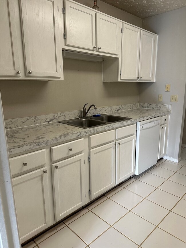 Building Photo - 3727 Meadow Pl Dr