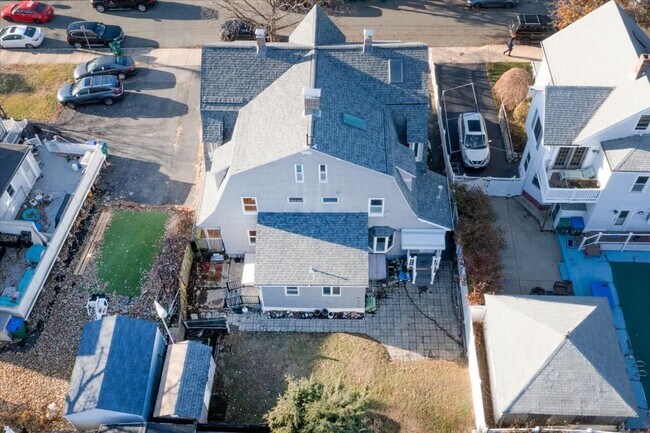 Building Photo - 7 Lapham St