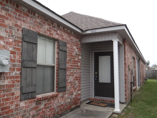 Building Photo - Beautiful Home for Lease in Maple Leaf Sub...