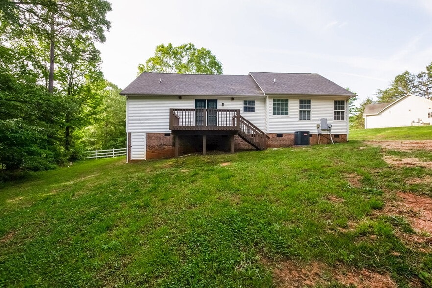 Building Photo - 544 Basswood Way