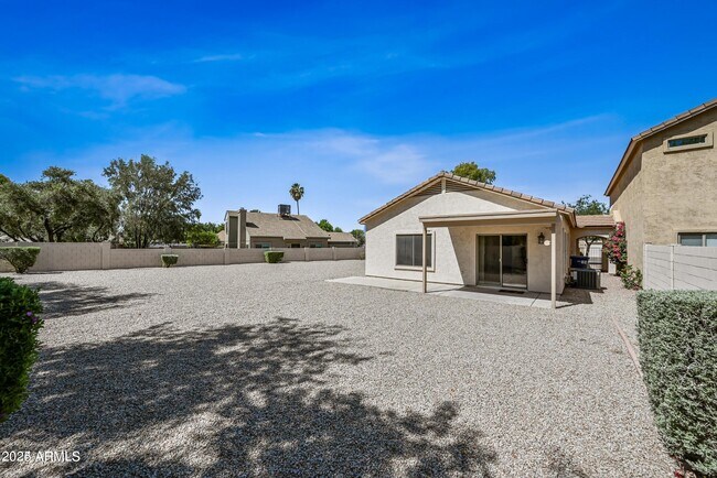 Building Photo - 81 S Criss Pl