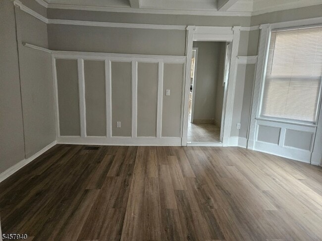 Building Photo - 37 Mapes Ave