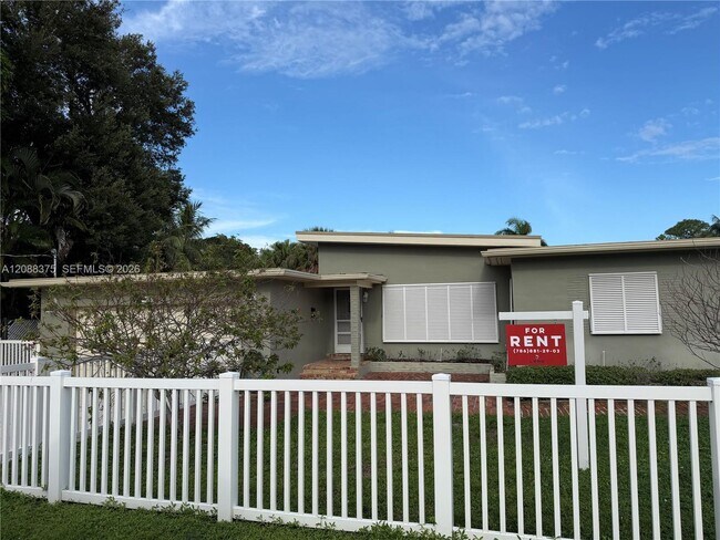 Building Photo - 800 SW 8th Terrace