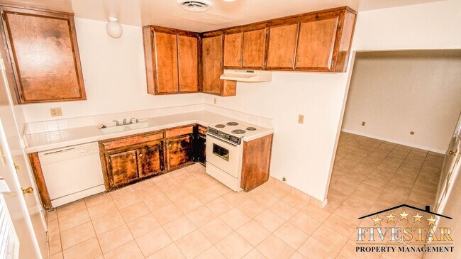 Building Photo - 2700 Ashe Rd