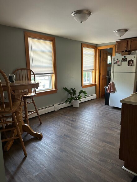 Building Photo - 121 Main Rd