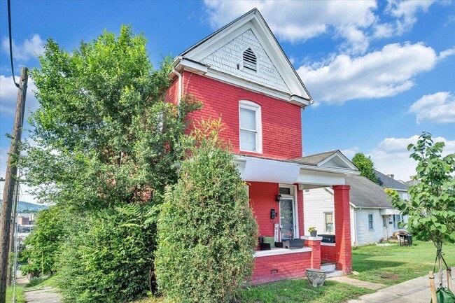 Building Photo - 302 Patton Ave NW