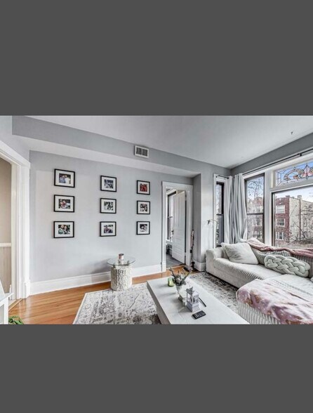 Building Photo - 3412 N Janssen Ave