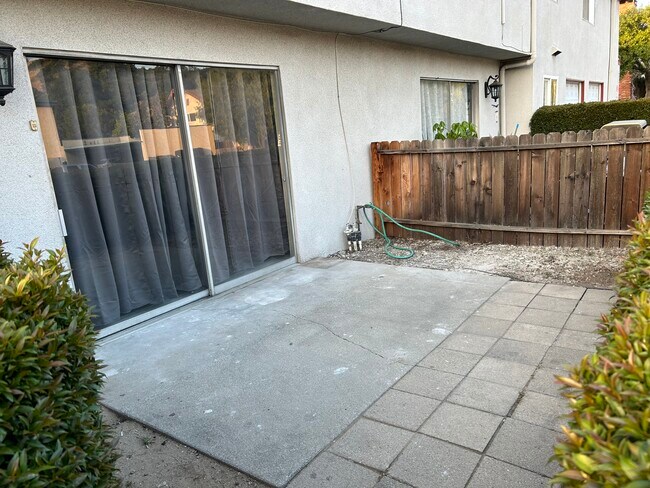 Building Photo - 642 Lemar Park Dr