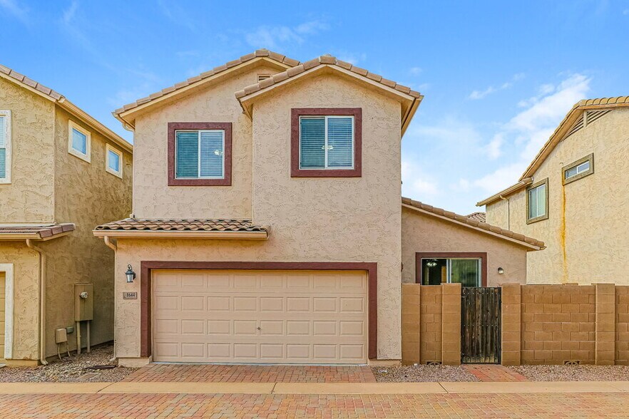 Building Photo - 1644 S Chatsworth