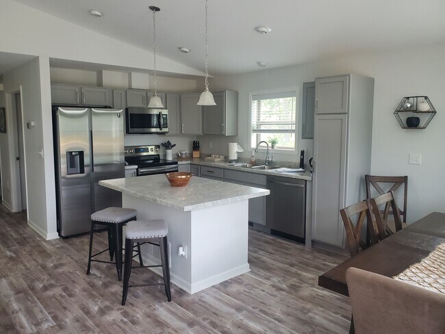 Fully stocked kitchen. SS appliances - 1314 Bogey Trl