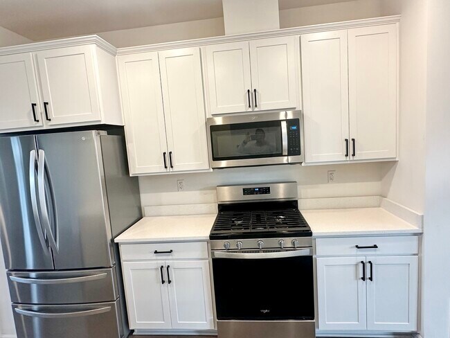 Building Photo - 503 Acadia Ave