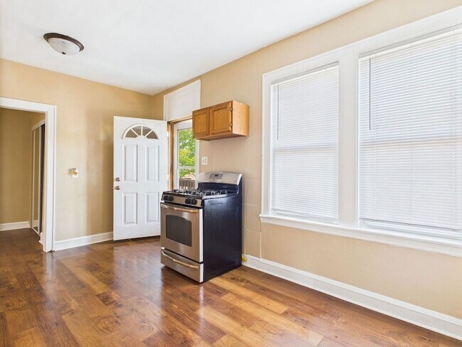 Building Photo - 4338 W Kamerling Ave