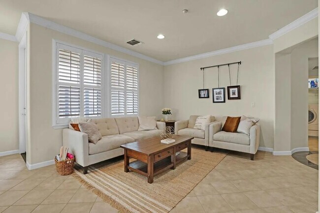 Building Photo - Wonderful Dublin Condo