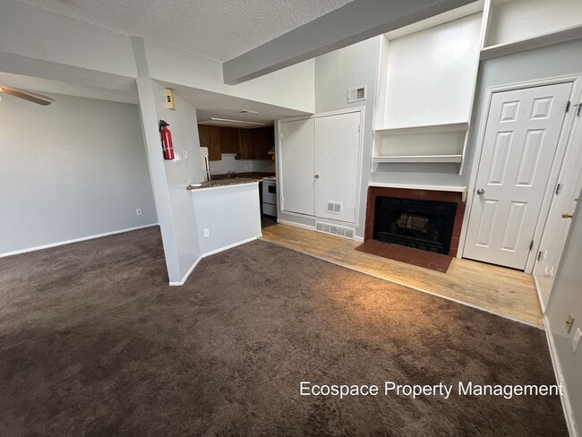 Building Photo - 1 bedroom Condo in Windcreek Available NOW