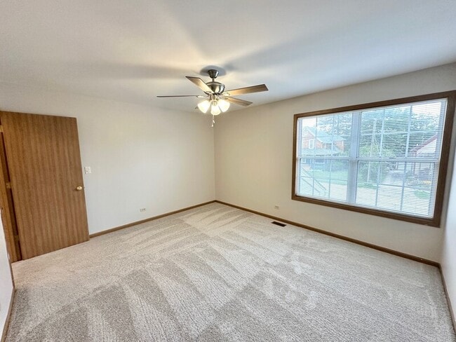 Building Photo - 540 N Crystal Ave