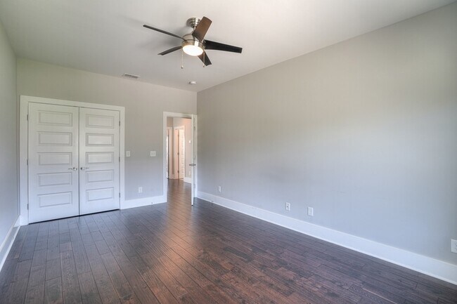 Building Photo - 908 Youngs Ln