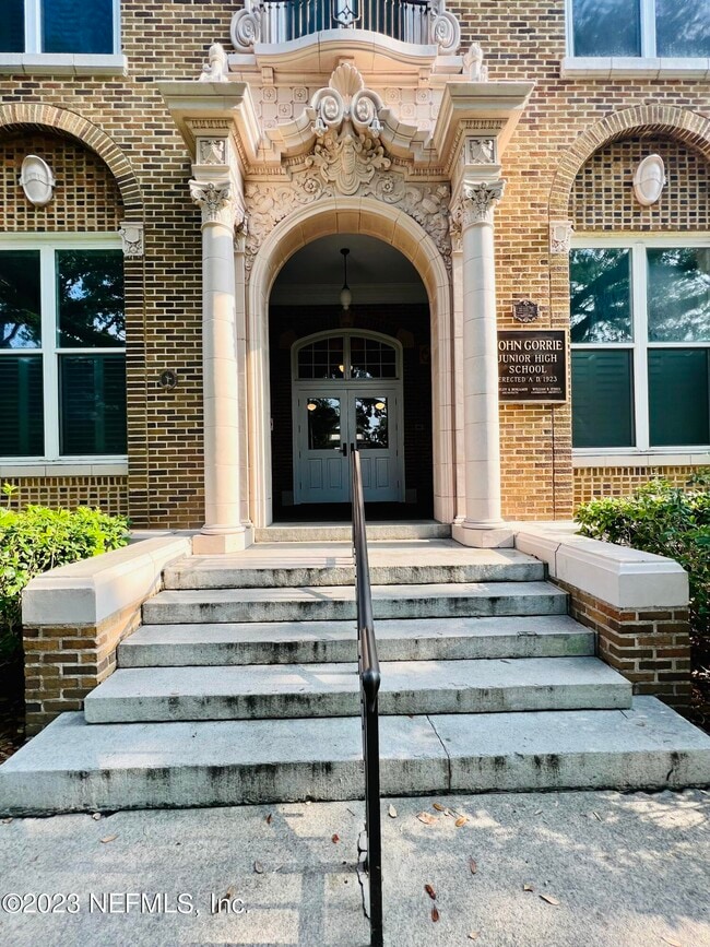 Building Photo - 2525 College St