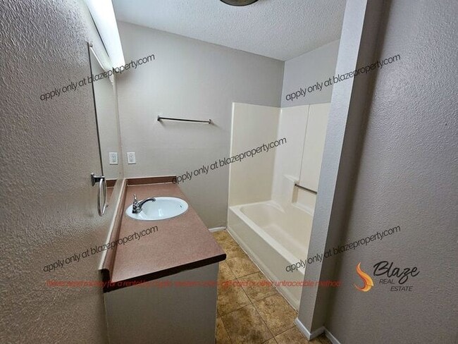 Building Photo - Spacious Two Bedroom