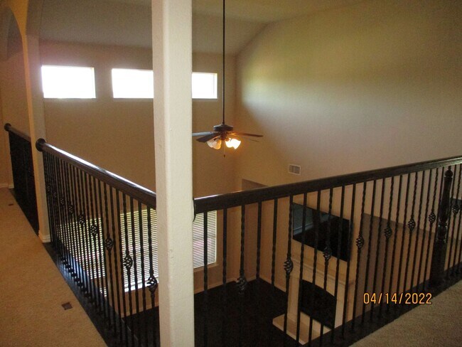 Building Photo - 2505 Mesa Glen Dr