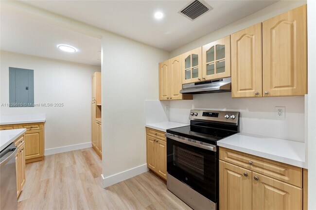 Building Photo - 6731 SW 48th St