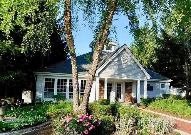 Building Photo - 1138 Fairways Blvd