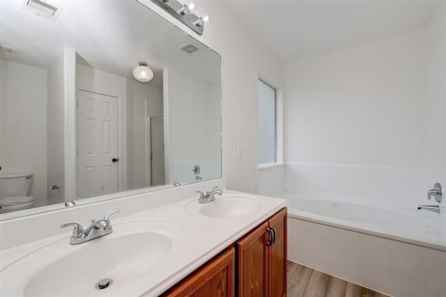 Building Photo - 6030 Shining Leaf Ct