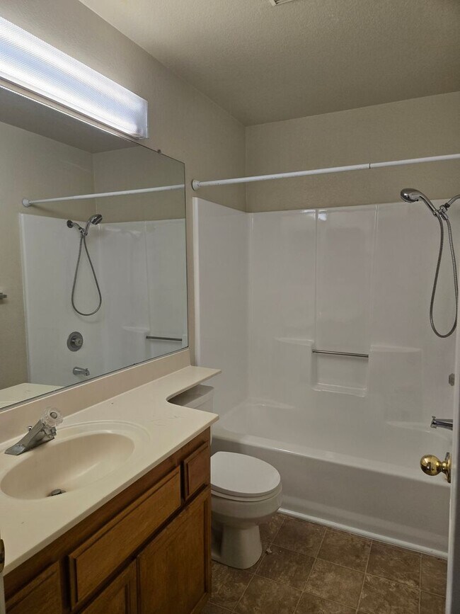 Building Photo - 1923 Glen Ridge Dr